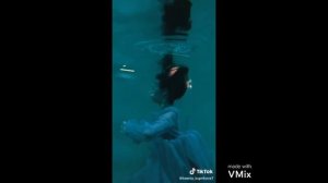 Ксения Куприкова в Tik Tok. Видео под водой.