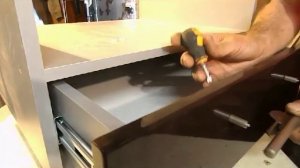 Сборка кухни. Установка фасада на ящик. Сборка мебели своими руками.