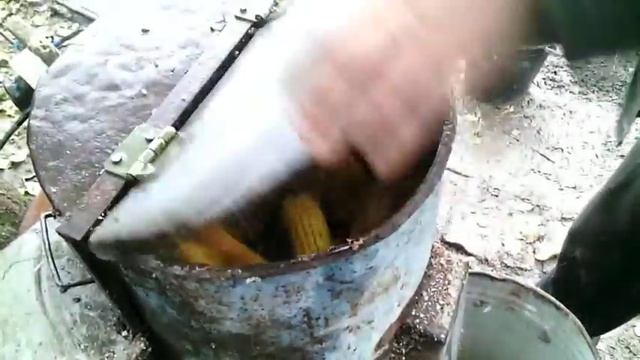 Саморобна кукурудзяна лущилка/ Самодельная кукурузная лущилка. Урожай 2016. смотреть онлайн