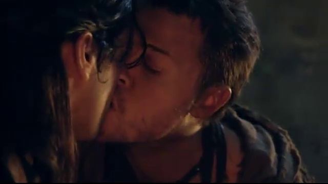 Agron & Nasir - Spartacus 2x05 смотреть онлайн
