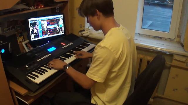 Vlad Trubchan игра на синтезаторе.MP4 смотреть онлайн