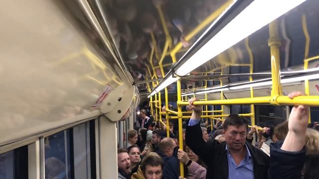 38 трамвай в вечерний час-пик, Дубининская улица