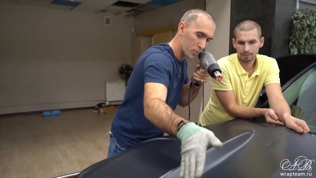 Как клеить пленку на авто. Оклейка капота Infiniti fx37. Автовинил Санкт-Петербург. смотреть онлайн