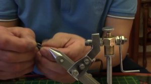 Тиски для вязания мушек своими руками