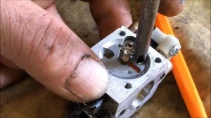 Карбюратор МОТО КОСЫ FS250 STIHL!Почему может ,,переливать,,!!!?