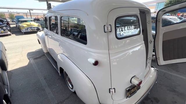 1948 Chevrolet Suburban Painstaking Restored To Original Condition смотреть онлайн