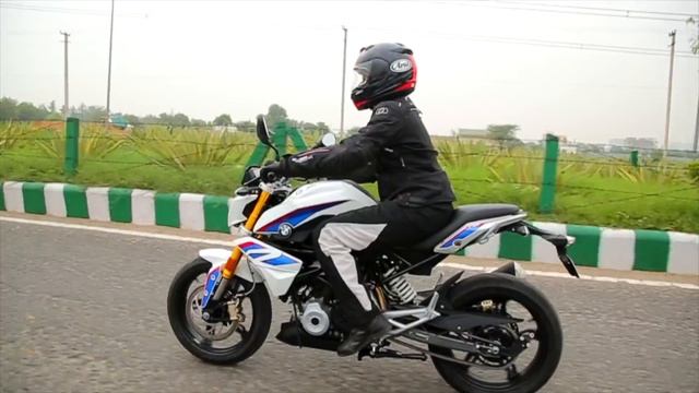BMW G310 R Review: Most affordable BMW but costliest in its segment смотреть онлайн