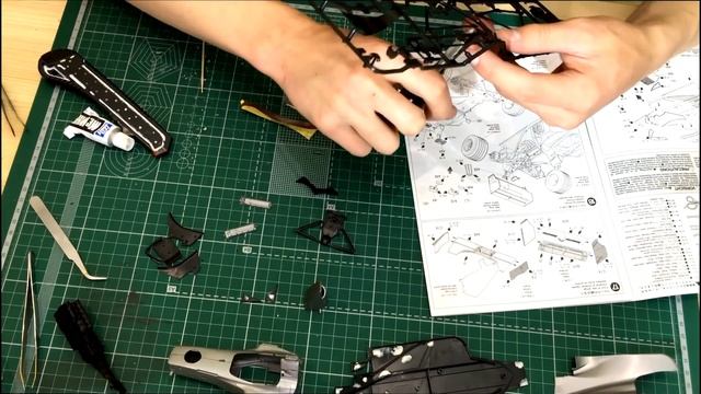 Сборка модели McLaren Mercedes MP4/13. Часть третья. смотреть онлайн