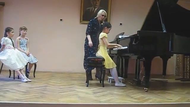 KHANH LINH TRONG TIET HOC MAU CUNG CO GIAO смотреть онлайн