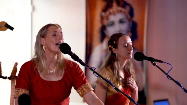 Ashraya - Aum Namo Bhagavate Vasudevaya - A Night At The Mantra Room смотреть онлайн