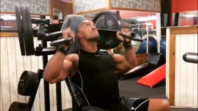 Дуэйн Скала Джонсон/ БАЗОВАЯ ТРЕНИРОВКА смотреть онлайн