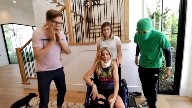 I GOT INJURED DOING ACROBAT DARE! (bad idea) | Rebecca Zamolo смотреть онлайн
