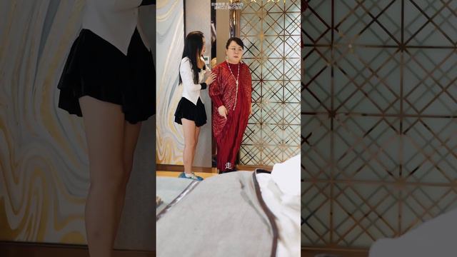 绝世宠妃穿到不受宠的豪门夫人身上，还处处被白莲花刁难？看宠妃如何逆转悲惨人生！【魔女月野】 смотреть онлайн