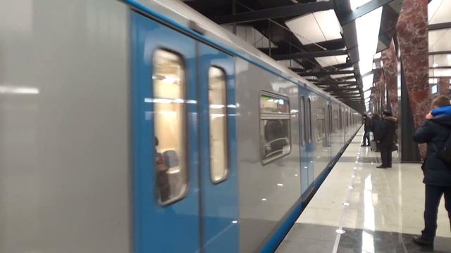 Электропоезд 81-760/761 "Ока" №86 на станции метро Хорошёвская (БКЛ) смотреть онлайн