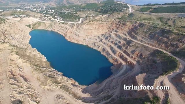 Крым заброшенный флюсовый карьер в Балаклаве 2015 с высоты птичьего полета смотреть онлайн