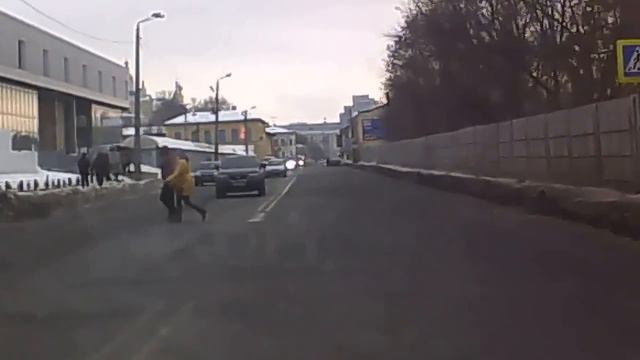 Мудаки на дорогах. Харьков ул. Клочковская. Встречка 31.12.16 смотреть онлайн