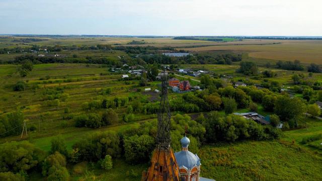 храм стоит в селе Жокино, которое располагается на реке с колоритным названием Жрака смотреть онлайн