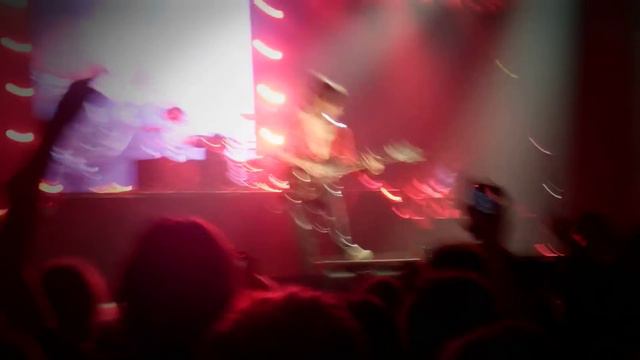 Richard Fortus Guitar Solo - Guns N Roses Bercy 5 Juin 2012 смотреть онлайн