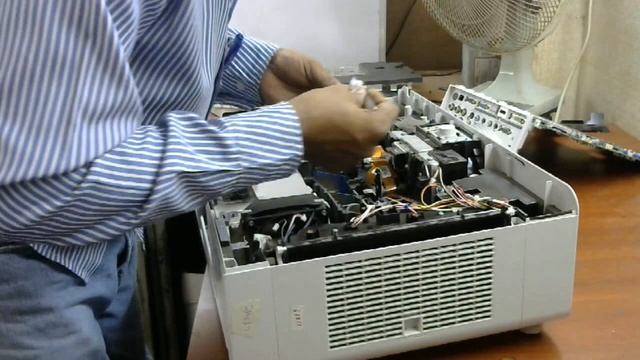 panasonic pt ew630 projector, problem is yellow on display and how to solve yellow on display смотреть онлайн