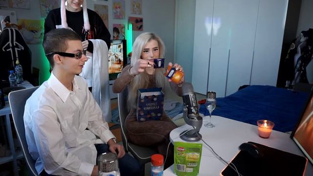 Иван Золо подарил презервативы Свете Солар и дико рофлит над ней смотреть онлайн