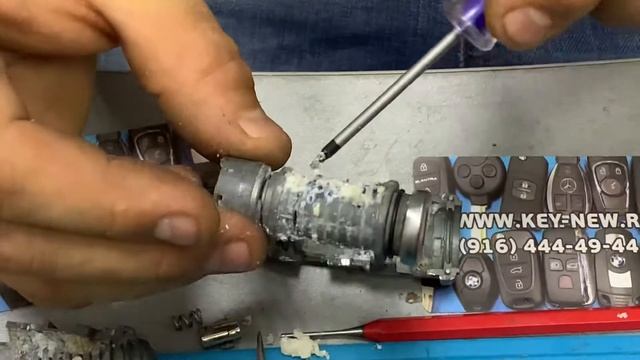 Закисла личинка замка двери VW polo смотреть онлайн