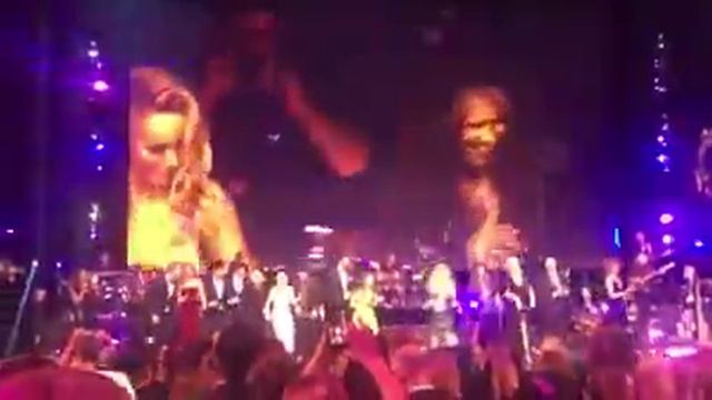 Steven Tyler performing Walk This Way with Reba McEntire смотреть онлайн