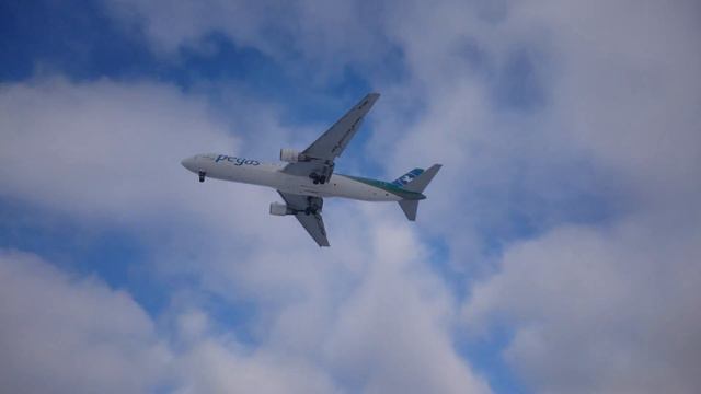 Посадка Boeing 767-300 IKAR PEGAS FLY смотреть онлайн