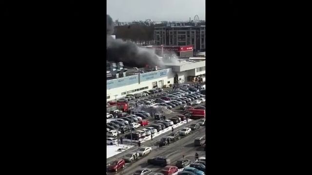 В Питере горит автосалон Hyundai смотреть онлайн