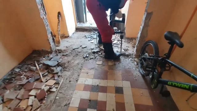 Делаем ремонт в подъезде. смотреть онлайн