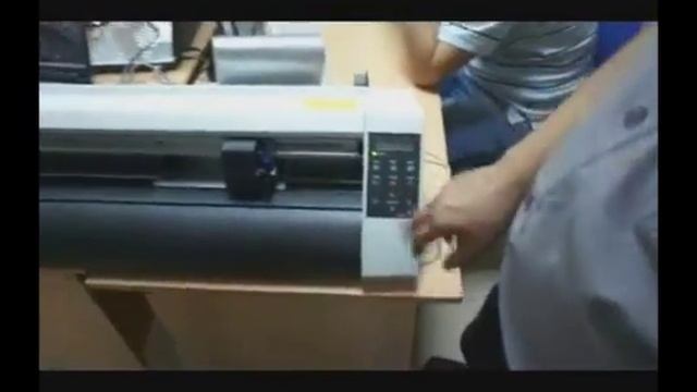 Видеоинструкция по работе с режущим плоттером Graphtec CE 5000-60 смотреть онлайн
