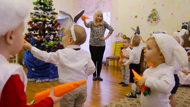 Новогодний утренник: "Домик у дорожки" (ясли) праздник в группе смотреть онлайн