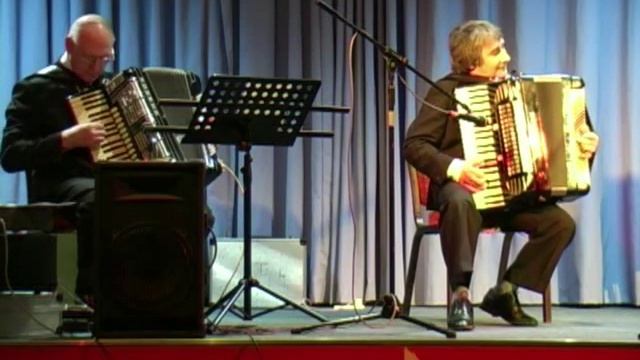 Walter Perrie and Tom Cowing playing Coquette at Leyland Accordion Club смотреть онлайн