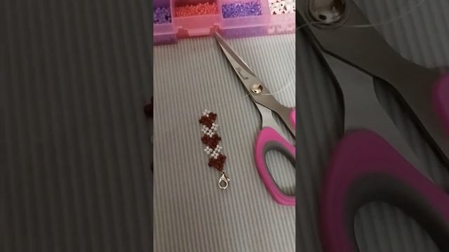 я плету браслет со сердечками #бисероплетение #врек #бисер #схемы #фенечки смотреть онлайн