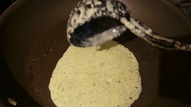 #zucchin pancakes with sour cream / cheese dressing - цукини блинчики со сметанно-творожной начинко смотреть онлайн