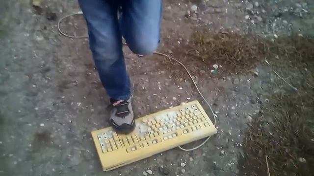 Пацан долбит клавиатуру смотреть онлайн