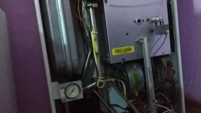 Котёл NAVIEN сам не включается. смотреть онлайн