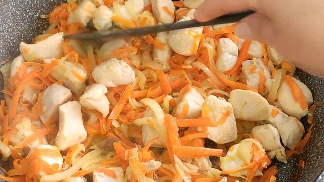 Куриная грудка с пекинской капустой в сметанном соусе – очень вкусно. Простой рецепт! смотреть онлайн