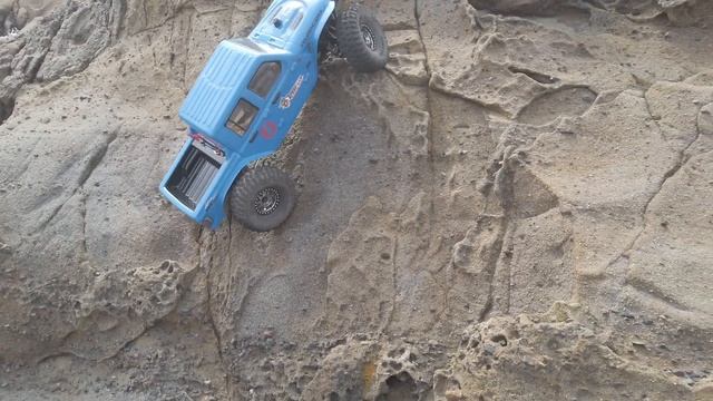 1/10 Scale RC : Jeep Gladiator (Element IFS Trailrunner) | Ep. 4 - Beach Rock Crawling смотреть онлайн