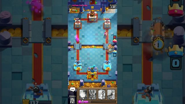 Первое видео по clash royale . Не судите строго и заранее извините за странные звуки и фразы смотреть онлайн