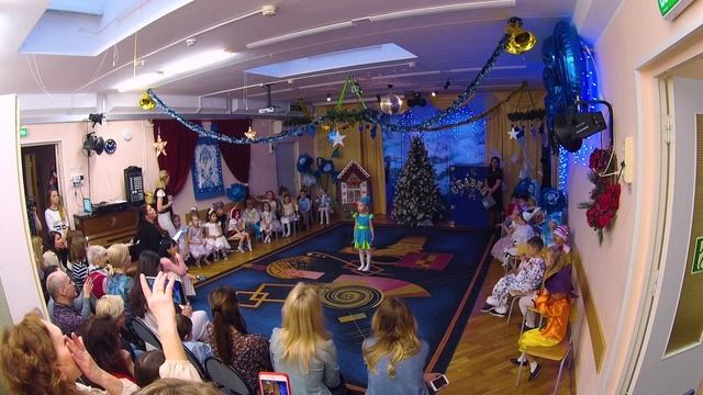 Новогодний праздник в детском саду. Шуваловская школа 1448 дошкольное отделение "Академия детства" смотреть онлайн