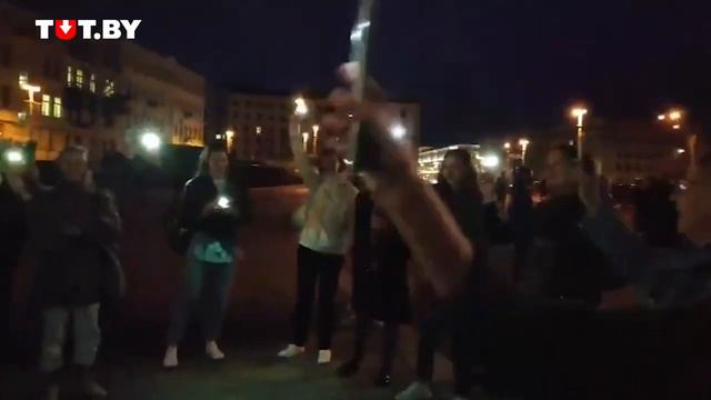 На площади Независимости поют переделанную песню из «Калыханкі» смотреть онлайн