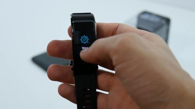 Обзор Huawei TalkBand B5 - Новый гибрид фитнес браслета и Bluetooth гарнитуры (6+) смотреть онлайн