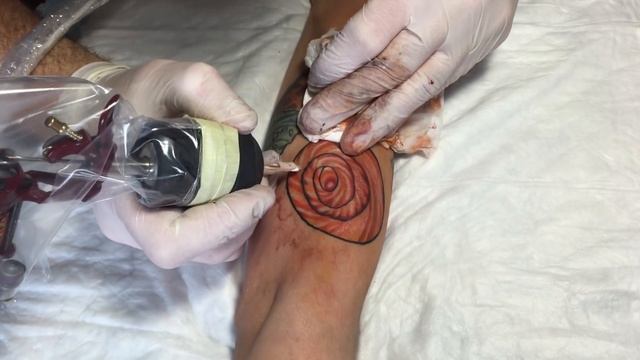 Закрашиваем белым очередную деталь сладкого рукава смотреть онлайн