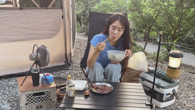 폭염 속 솔로캠핑│찌는듯한 더위에 도심속 캠핑장 방문│더위 먹는거 아닐까 ?│팥빙수│부채살과 리코타치즈 샐러드│아이두젠 옥타곤반타│물왕숲캠핑파크 смотреть онлайн