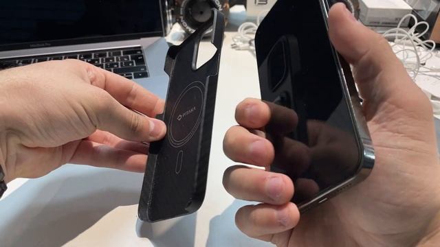 На IPhone 14 Pro отлетает краска от задней крышке?!