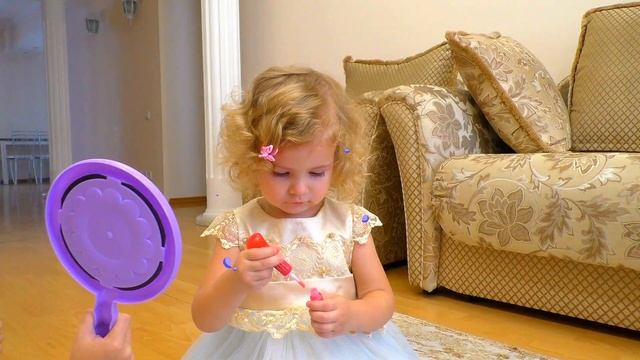 АЛИСА и АГАТА делают МАКИЯЖ, наряжаются и собираются на ДЕНЬ РОЖДЕНИЯ! 0+ смотреть онлайн