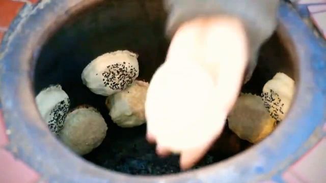 Уличная Тайваньская Еда - Запеченные в Тандыре Булочки ,Тайвань