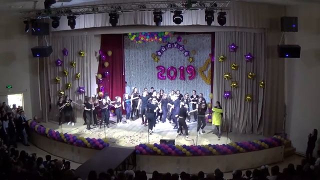 2019. Мегион. МАОУ "СОШ №9" Последний звонок.Танец выпускников смотреть онлайн