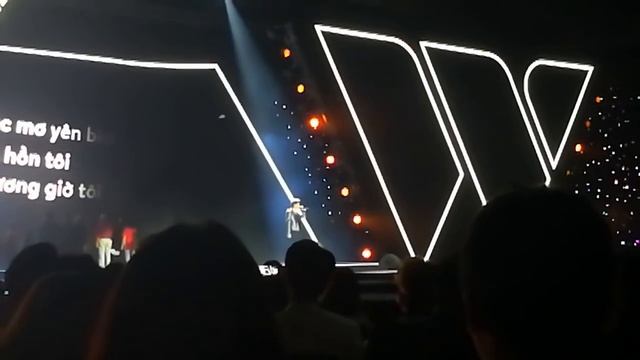 Remember Me - Sơn Tùng M-TP Live Tại Gala WeChoice Awards 2017 (FanCam) смотреть онлайн