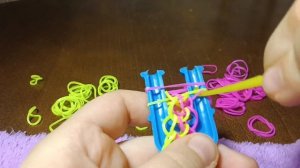 делаем чокер из резинок!